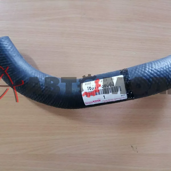 Патрубок радиатора охлаждения верхний Toyota 1657138080 1UR/3UR-FE Land Cruiser 200 LX570