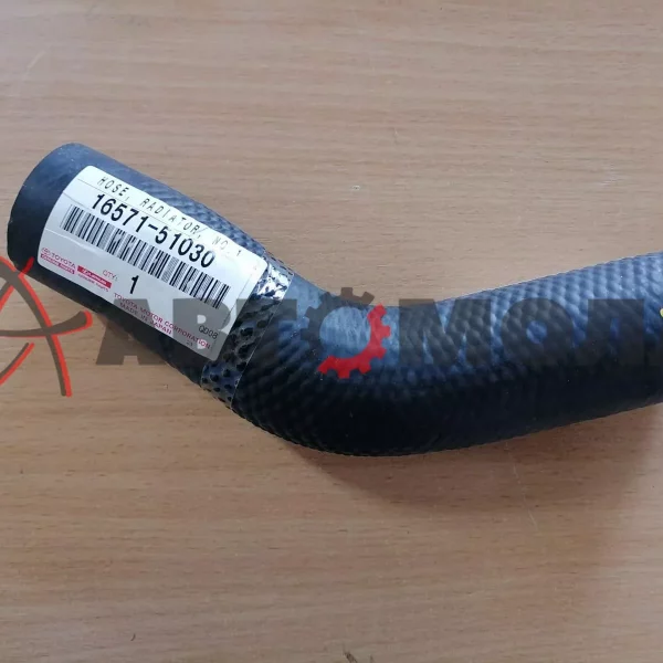 Патрубок радиатора охлаждения верхний Toyota 1657151030 1VD-FTV Land Cruiser 200